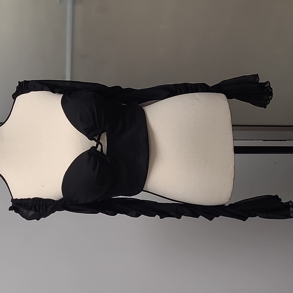 Marthea Size L Black Longsleeve Cropped Top